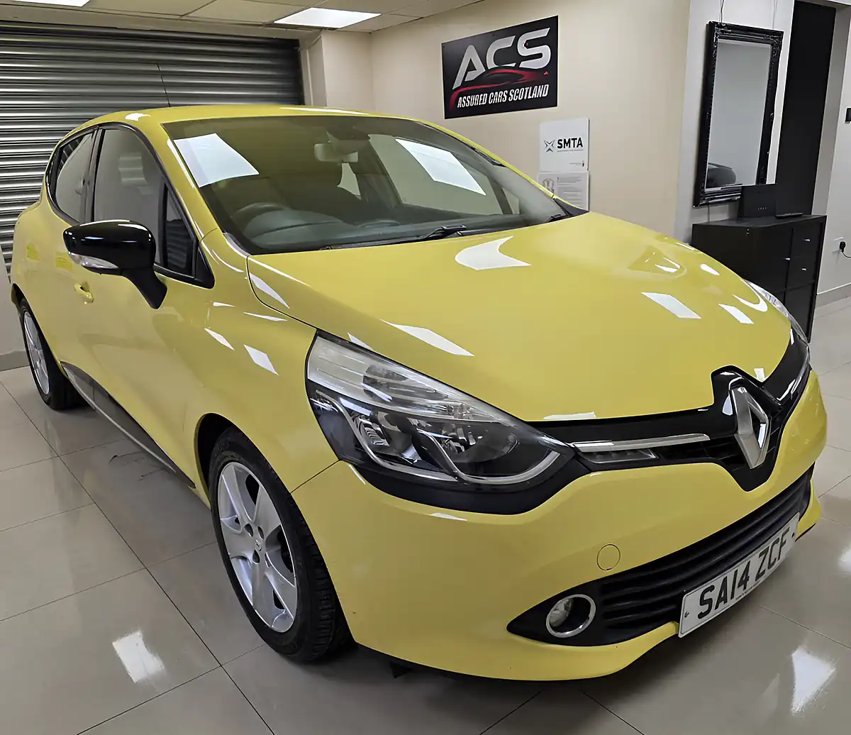 Used 2014 Renault Clio Dynamique Medianav Yellow - Front View