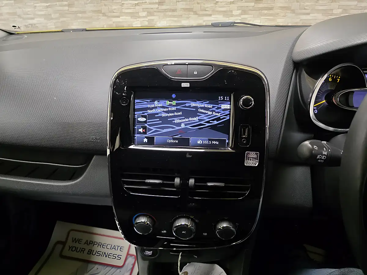 Used 2014 Renault Clio Dynamique Medianav Yellow - Interior and Exterior details 11