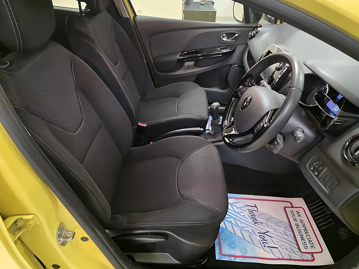 Used 2014 Renault Clio Dynamique Medianav Yellow - Interior and Exterior details 12
