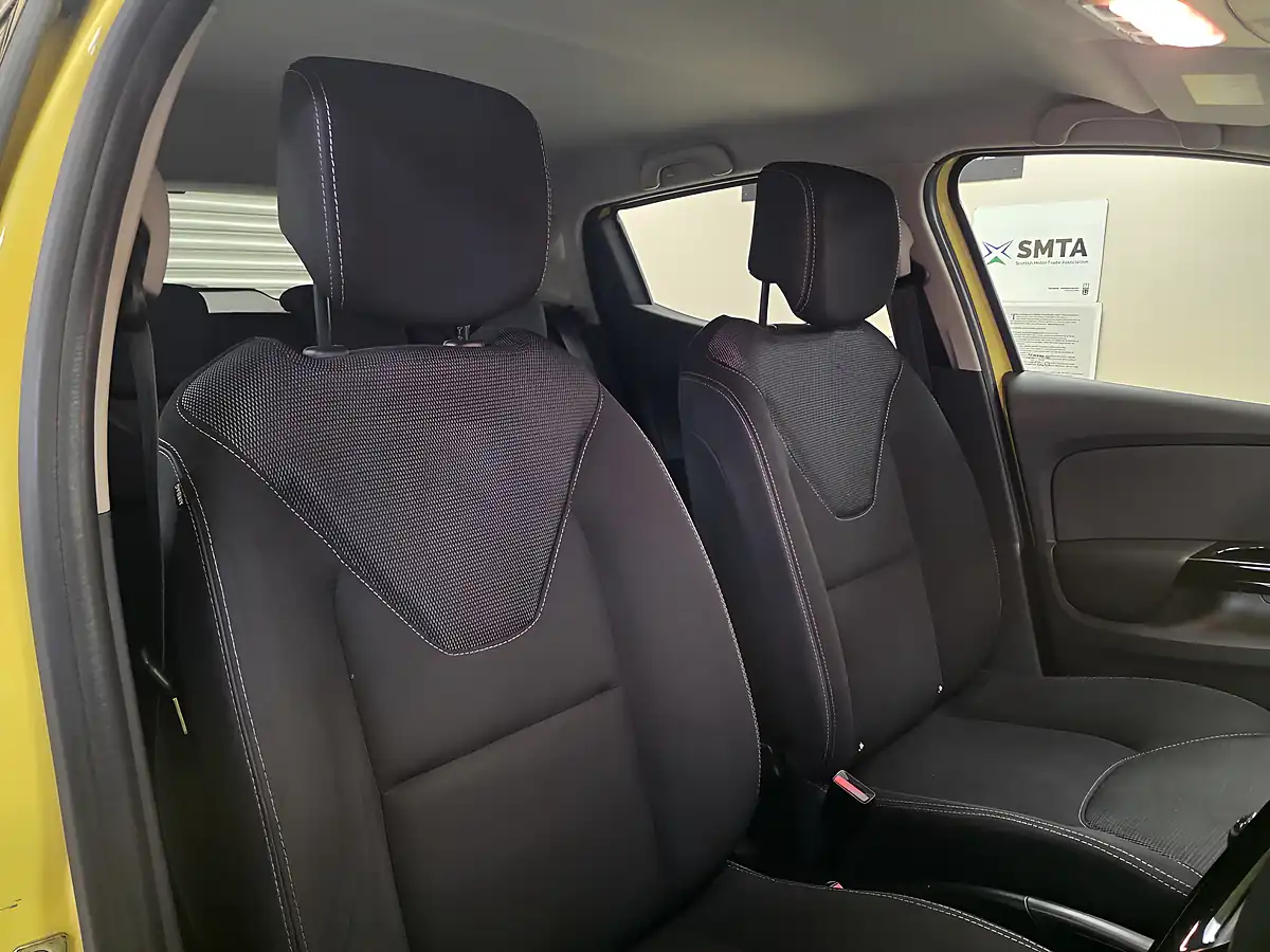 Used 2014 Renault Clio Dynamique Medianav Yellow - Interior and Exterior details 13
