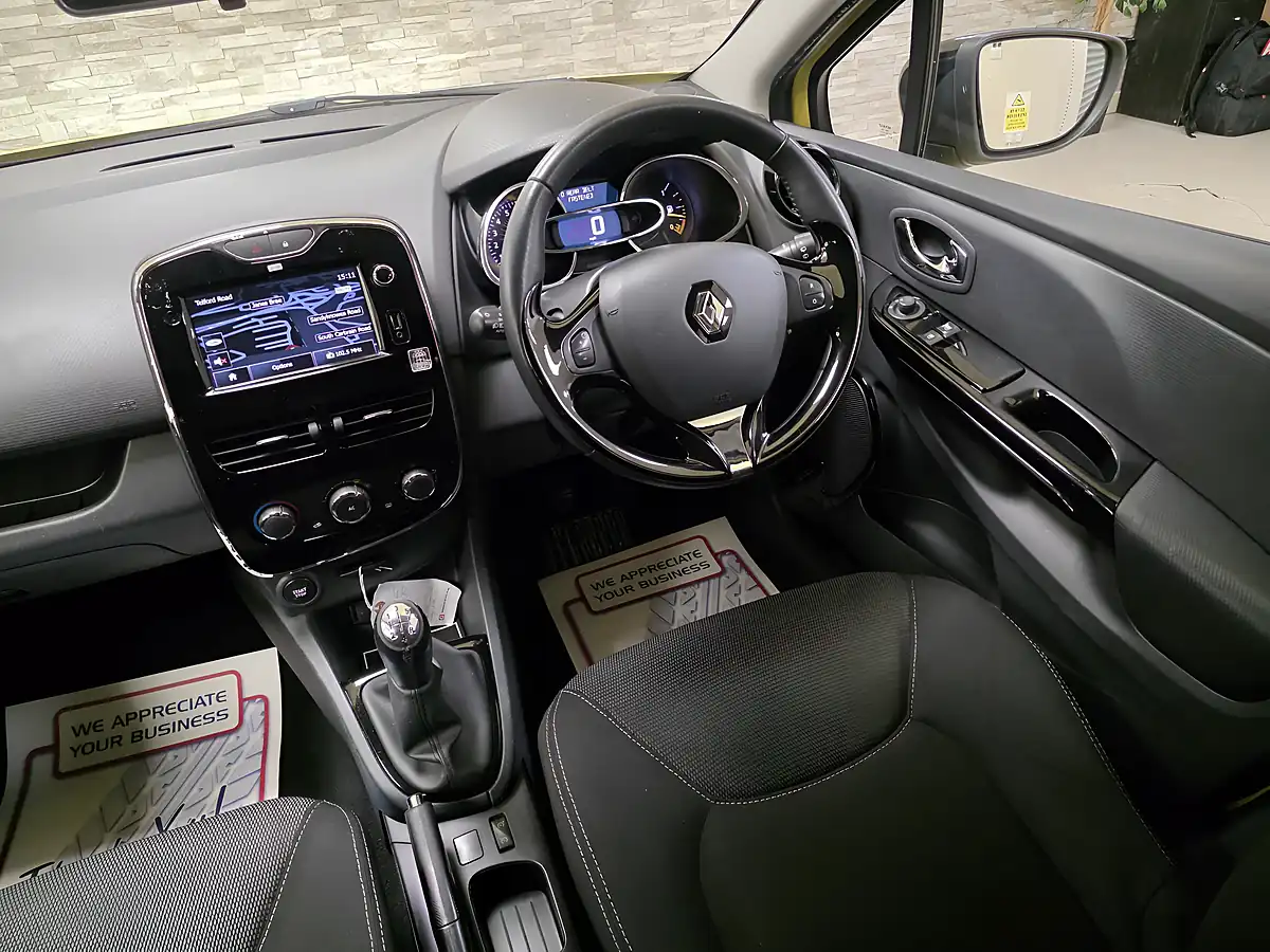 Used 2014 Renault Clio Dynamique Medianav Yellow - Interior and Exterior details 14