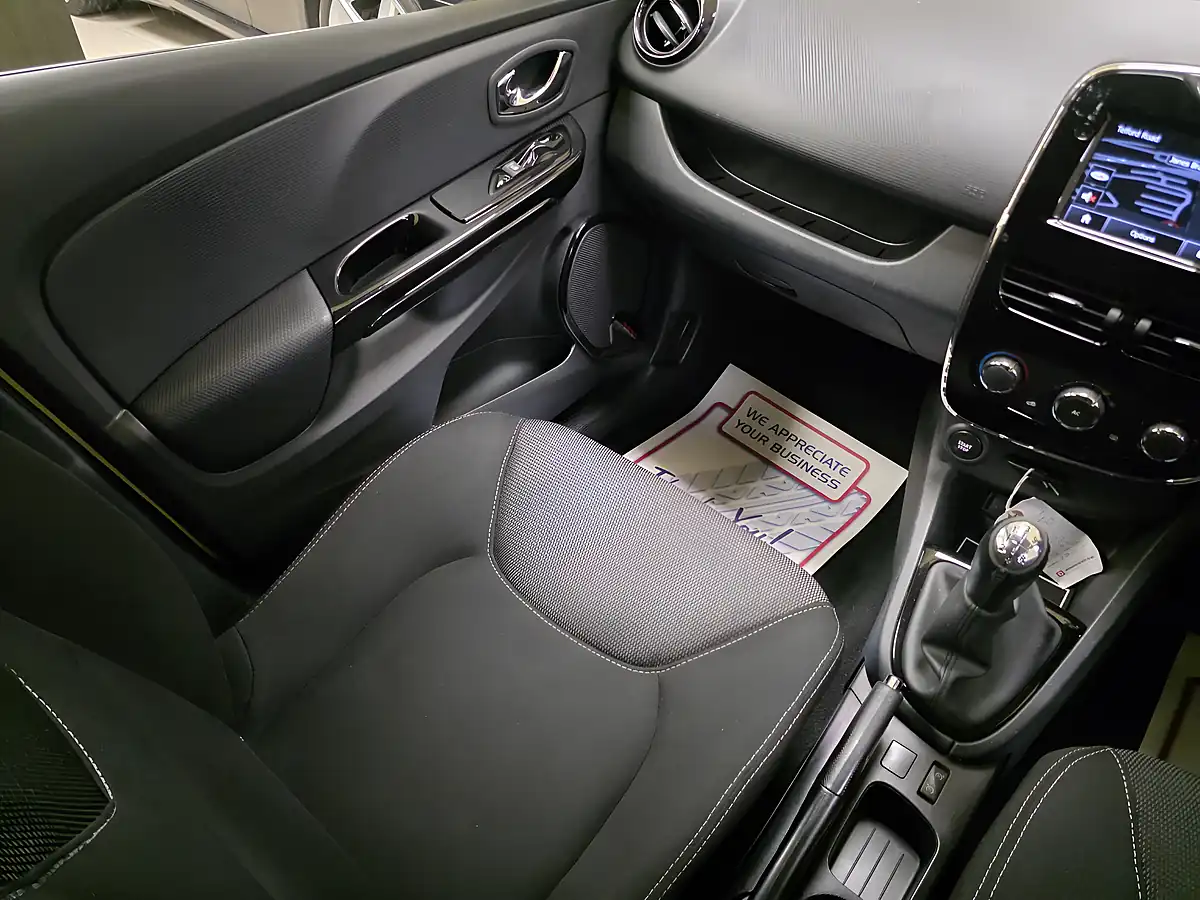 Used 2014 Renault Clio Dynamique Medianav Yellow - Interior and Exterior details 16