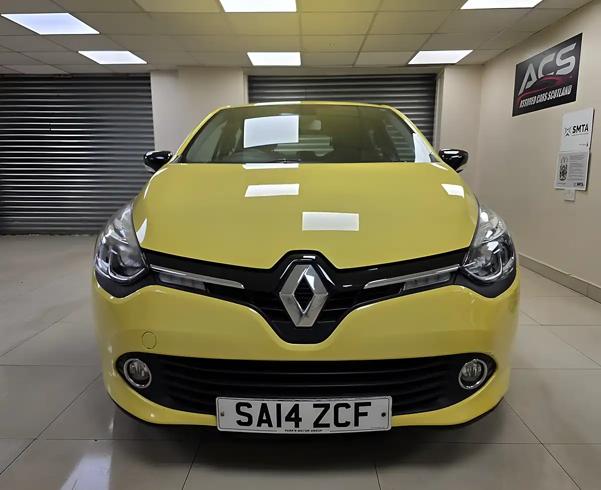Used 2014 Renault Clio Dynamique Medianav Yellow - Interior and Exterior details 17