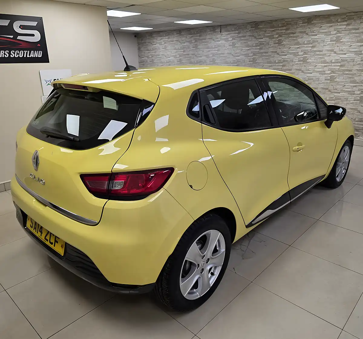 Used 2014 Renault Clio Dynamique Medianav Yellow - Interior and Exterior details 3