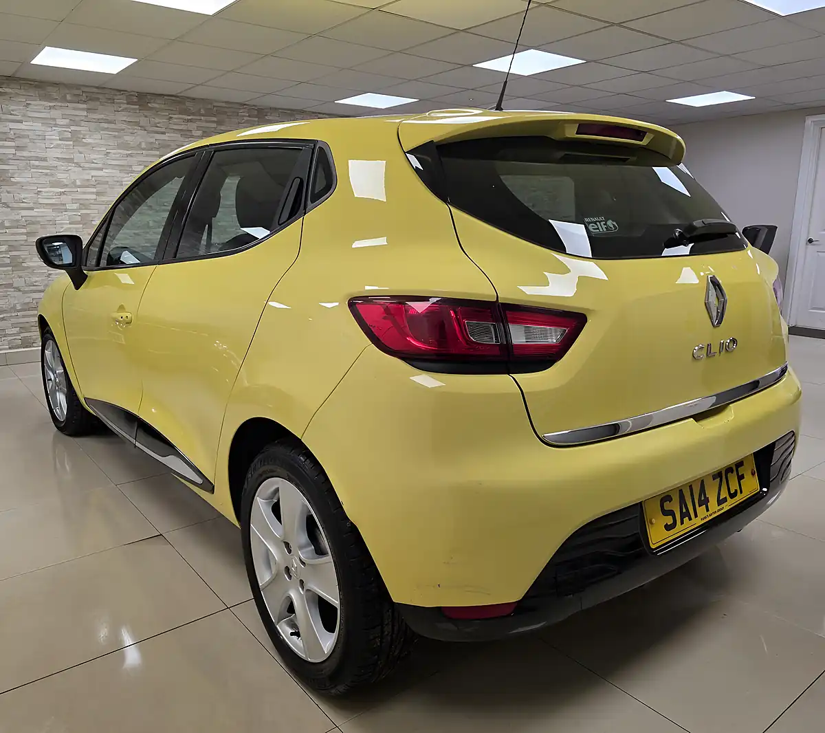 Used 2014 Renault Clio Dynamique Medianav Yellow - Interior and Exterior details 4
