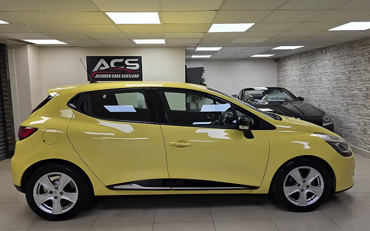 Used 2014 Renault Clio Dynamique Medianav Yellow - Interior and Exterior details 6