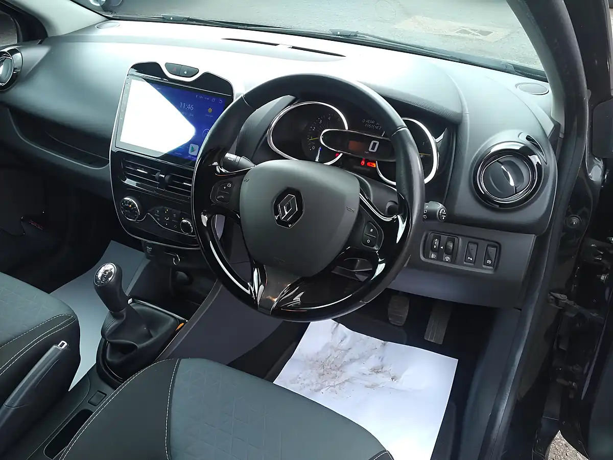 Used 2014 Renault Clio Dynamique S Medianav Black - Interior and Exterior details 10