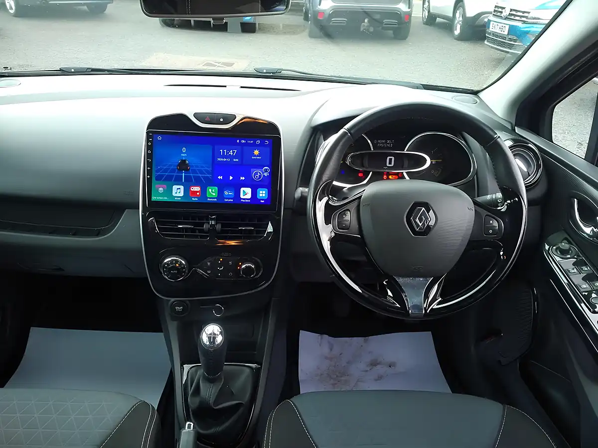 Used 2014 Renault Clio Dynamique S Medianav Black - Interior and Exterior details 11