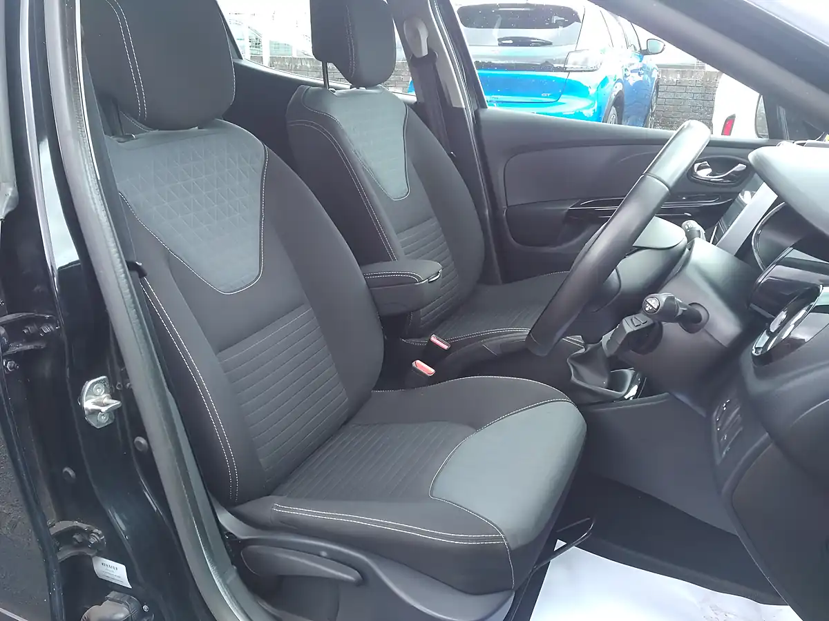 Used 2014 Renault Clio Dynamique S Medianav Black - Interior and Exterior details 12