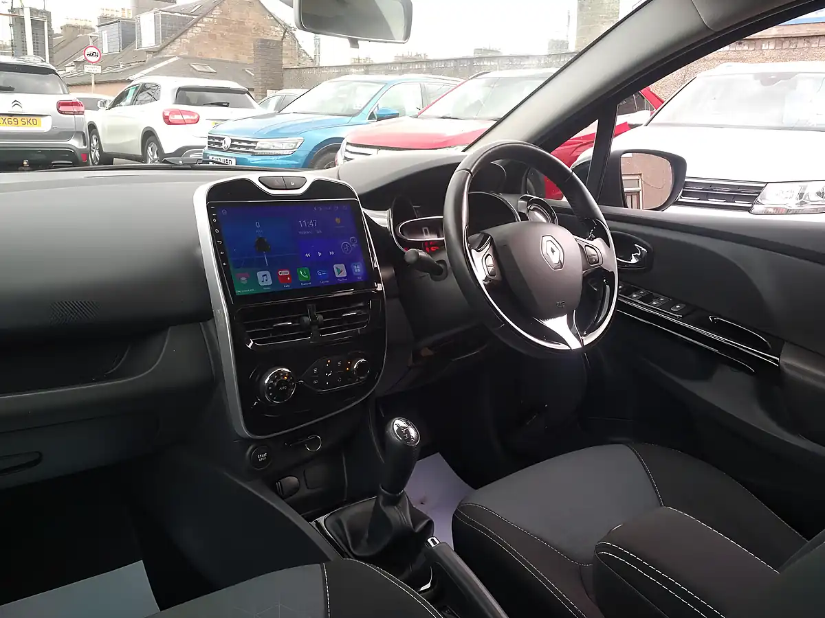 Used 2014 Renault Clio Dynamique S Medianav Black - Interior and Exterior details 16
