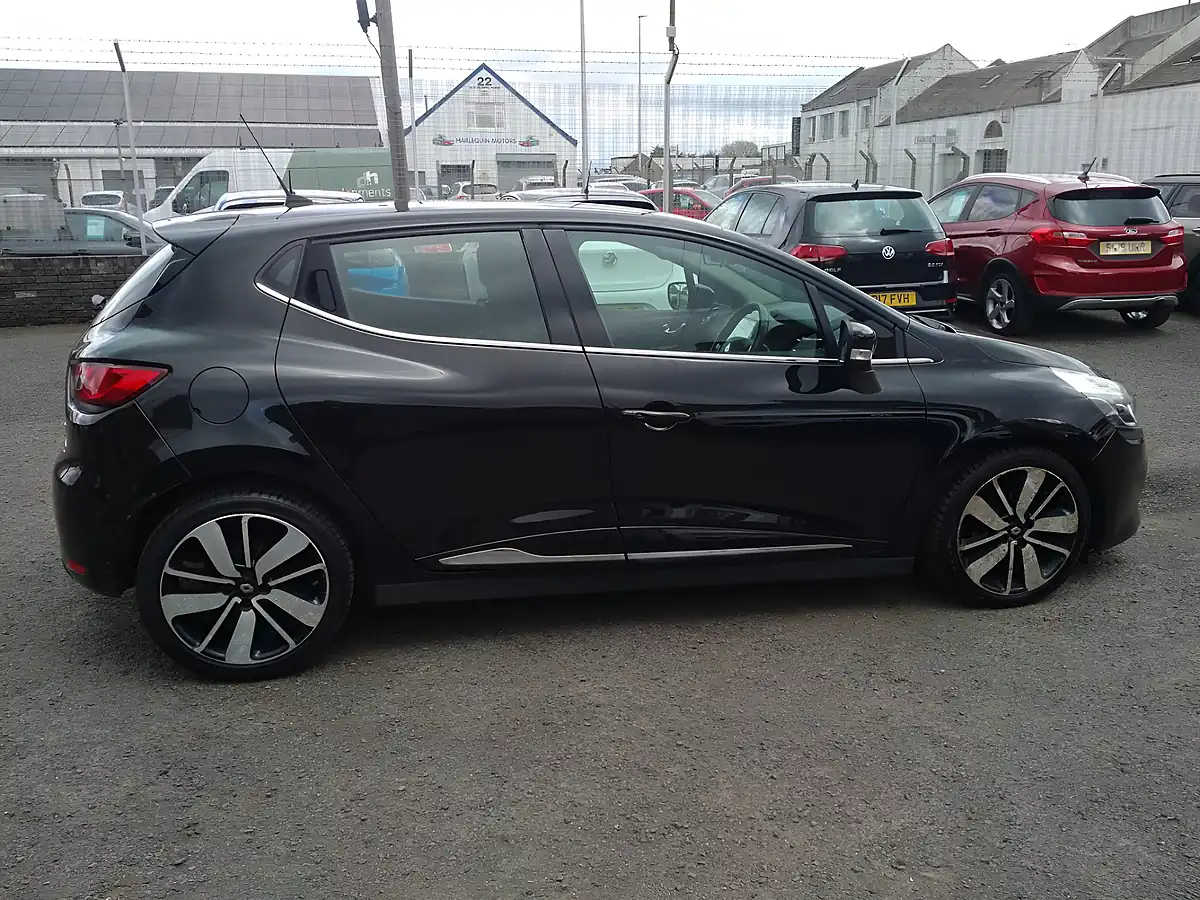 Used 2014 Renault Clio Dynamique S Medianav Black - Interior and Exterior details 6
