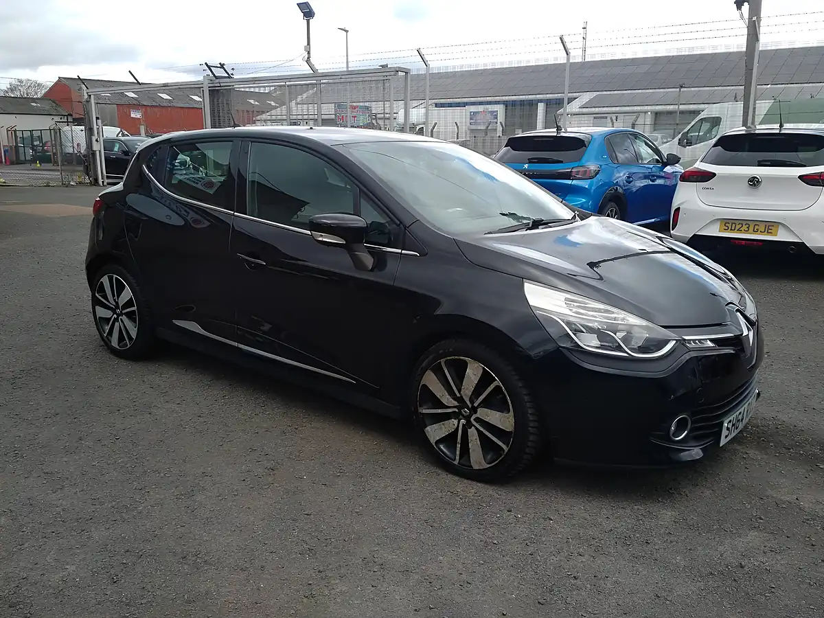 Used 2014 Renault Clio Dynamique S Medianav Black - Interior and Exterior details 7