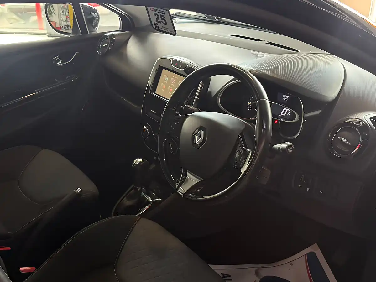 Used 2014 Renault Clio Dynamique S Medianav Black - Interior and Exterior details 14