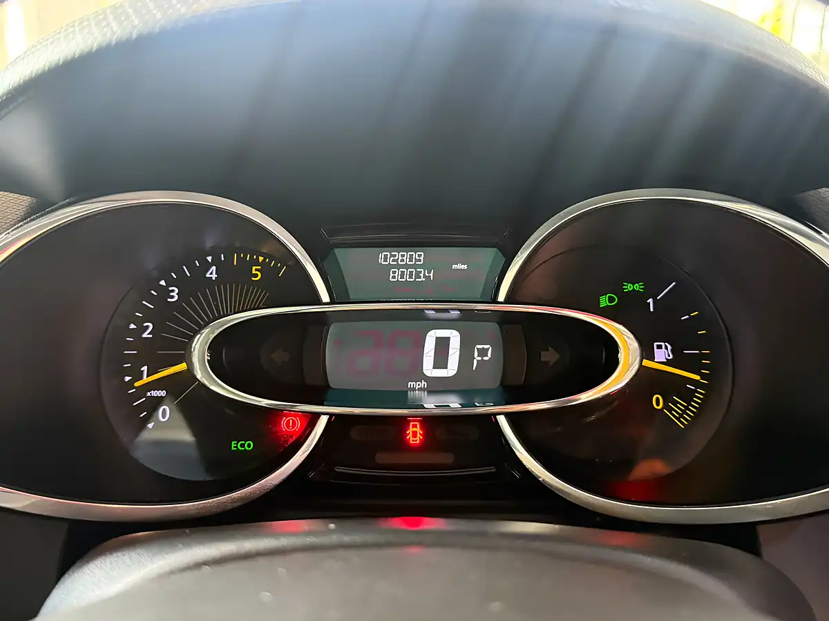 Used 2014 Renault Clio Dynamique S Medianav Black - Interior and Exterior details 19