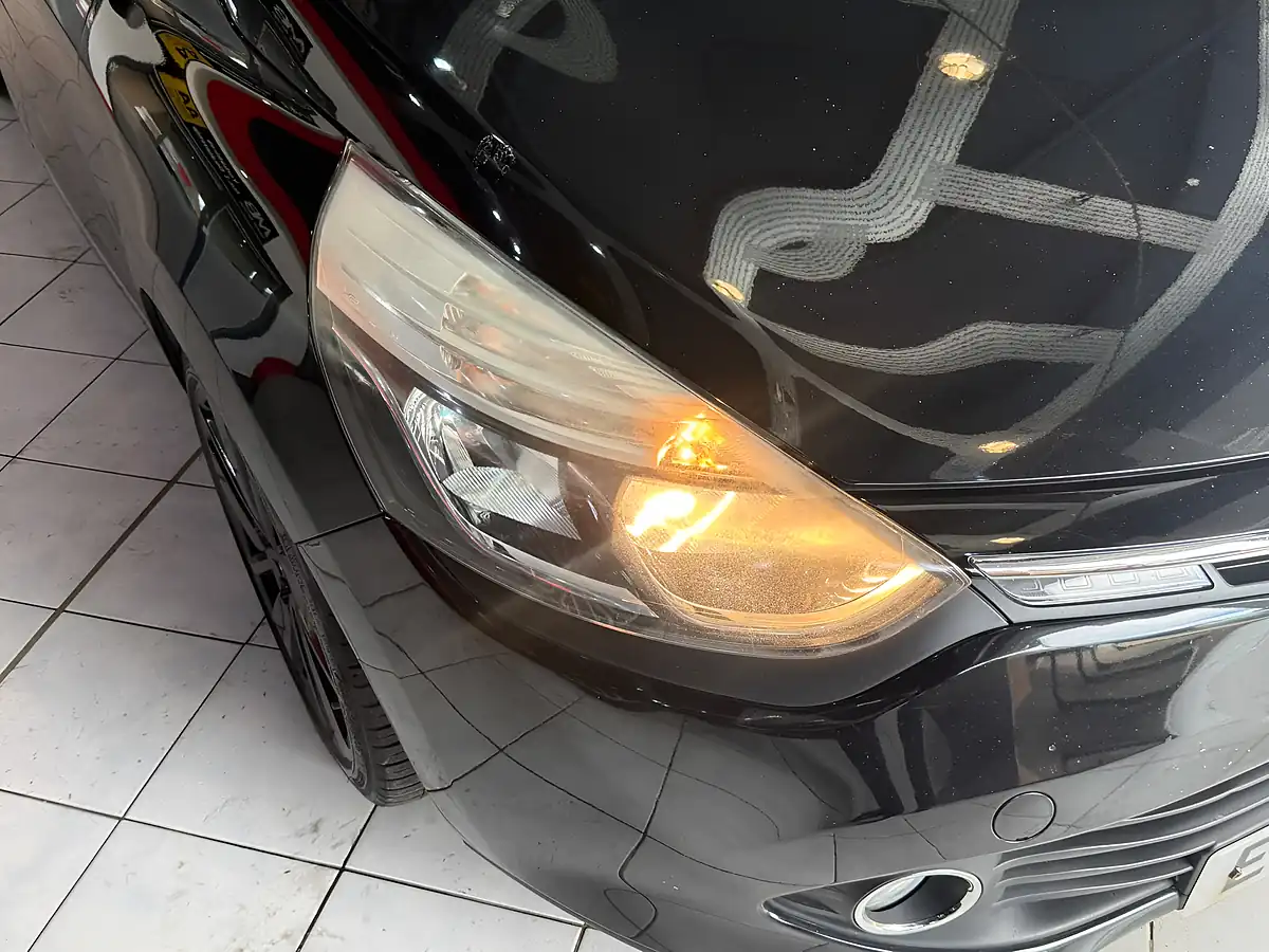 Used 2014 Renault Clio Dynamique S Medianav Black - Interior and Exterior details 3