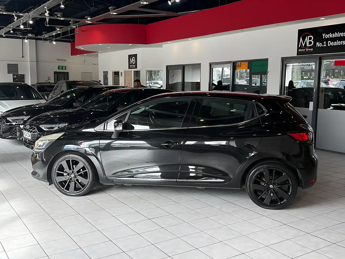 Used 2014 Renault Clio Dynamique S Medianav Black - Interior and Exterior details 6