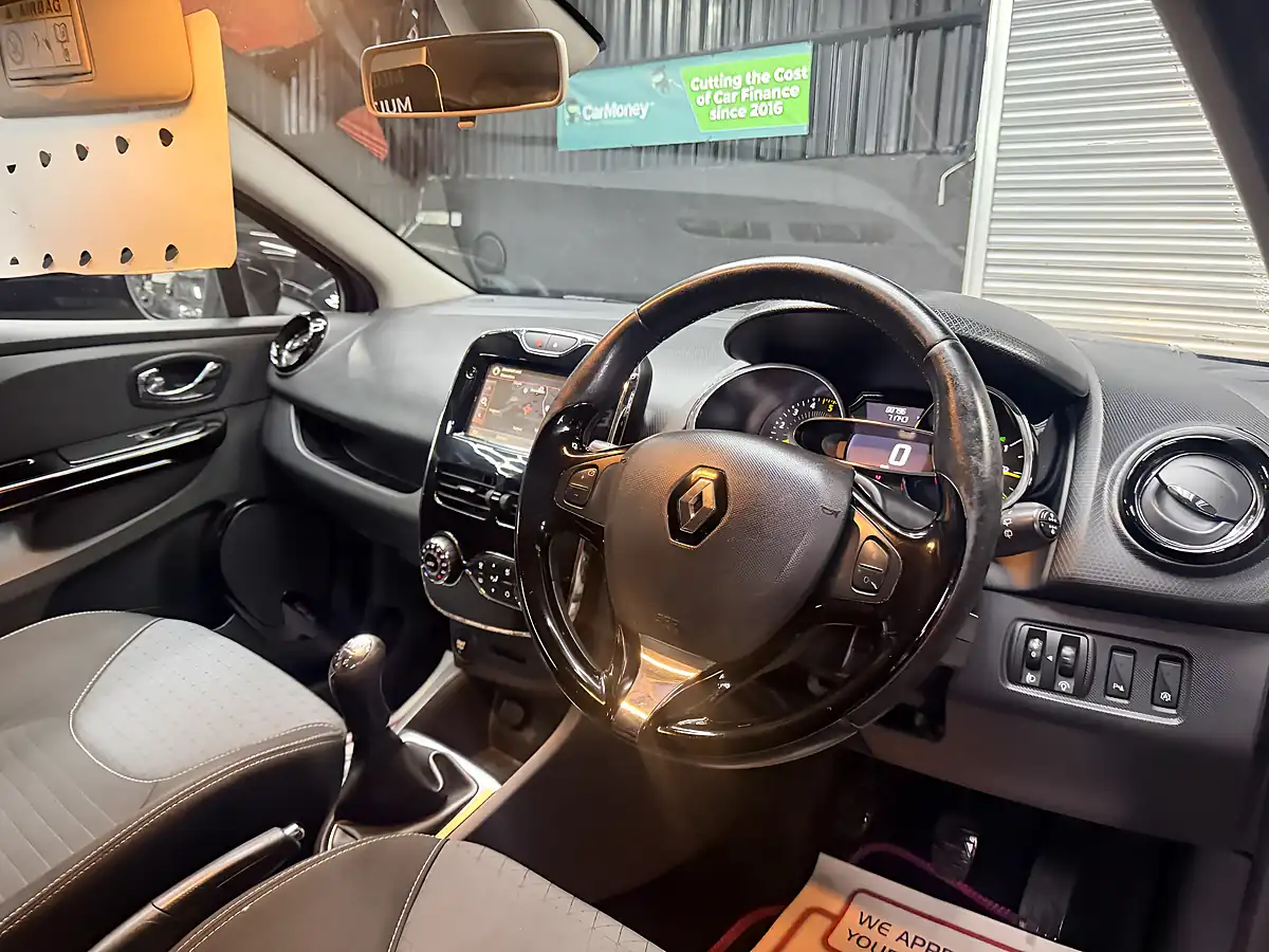 Used 2014 Renault Clio Dynamique S Medianav Black - Interior and Exterior details 17