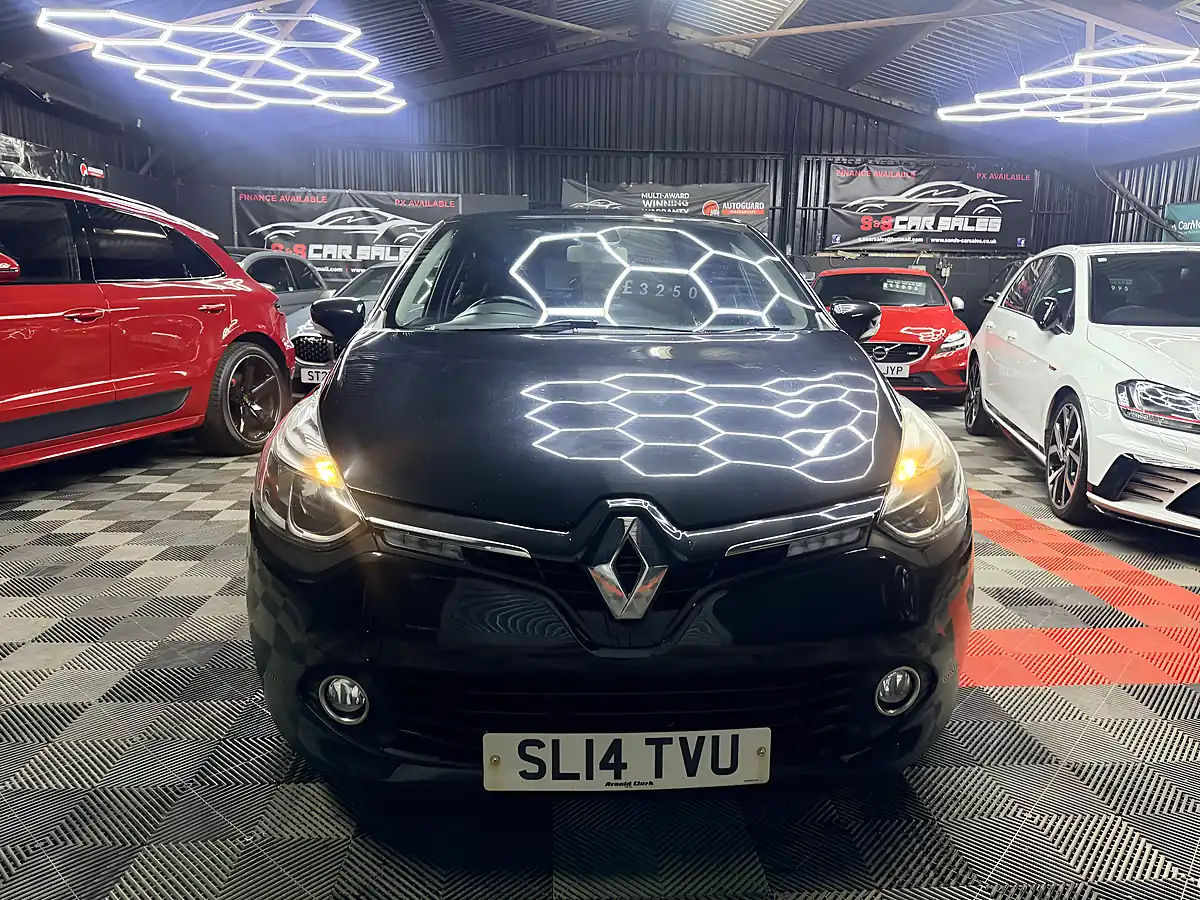 Used 2014 Renault Clio Dynamique S Medianav Black - Interior and Exterior details 3