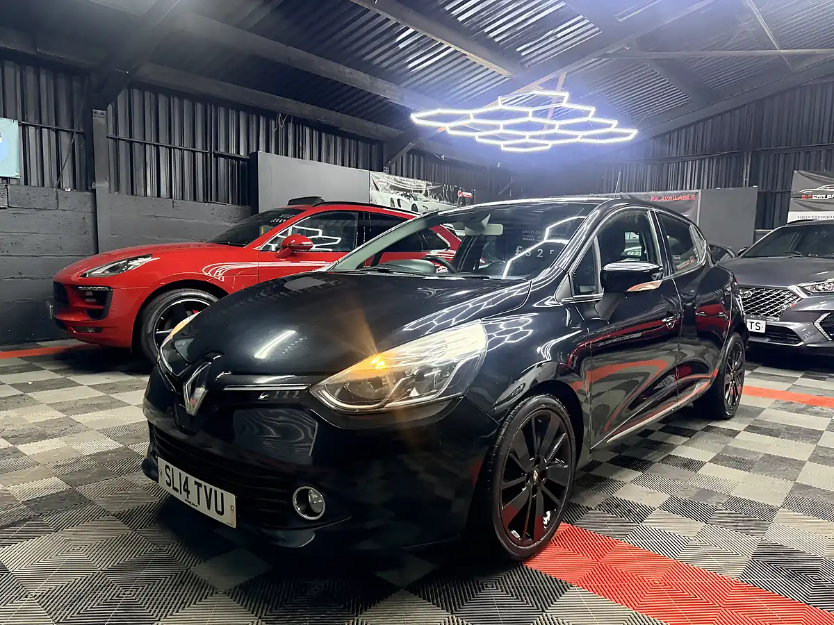 Used 2014 Renault Clio Dynamique S Medianav Black - Interior and Exterior details 4