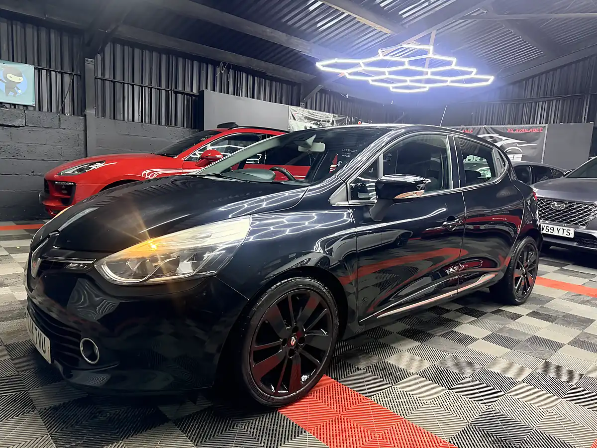 Used 2014 Renault Clio Dynamique S Medianav Black - Interior and Exterior details 8