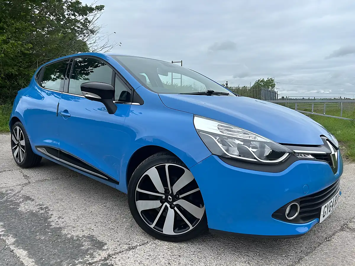 Used 2014 Renault Clio Dynamique S Medianav Blue - Front View