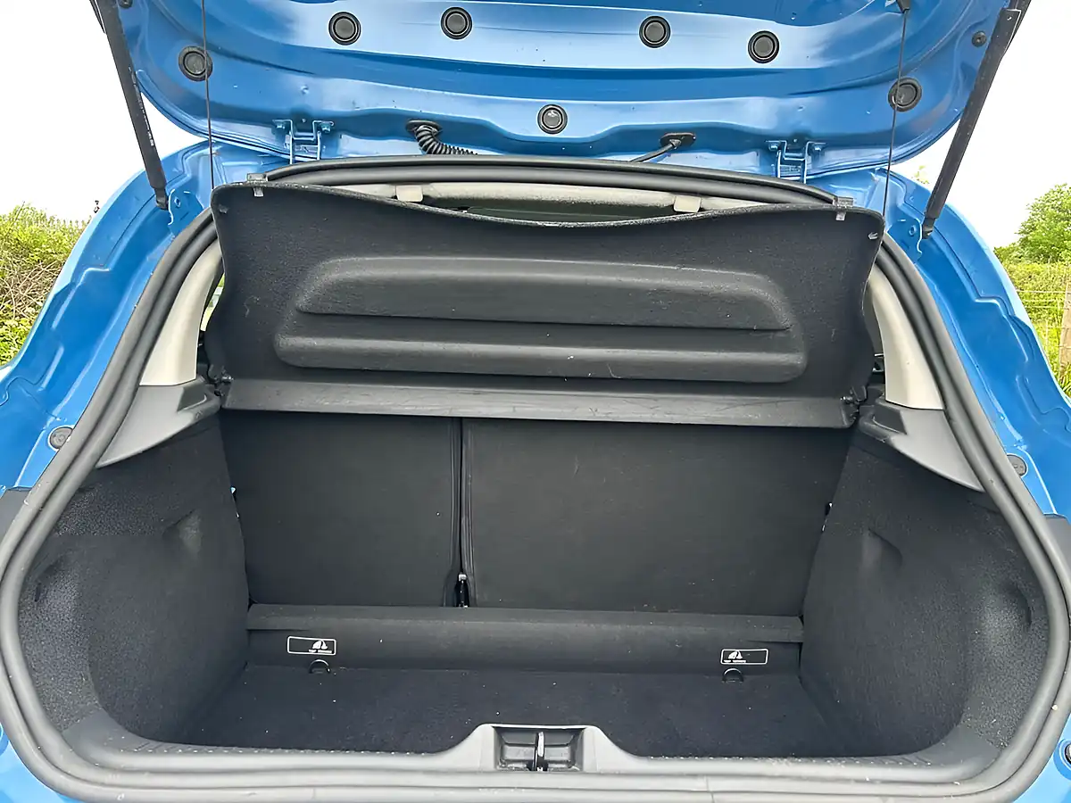 Used 2014 Renault Clio Dynamique S Medianav Blue - Interior and Exterior details 13