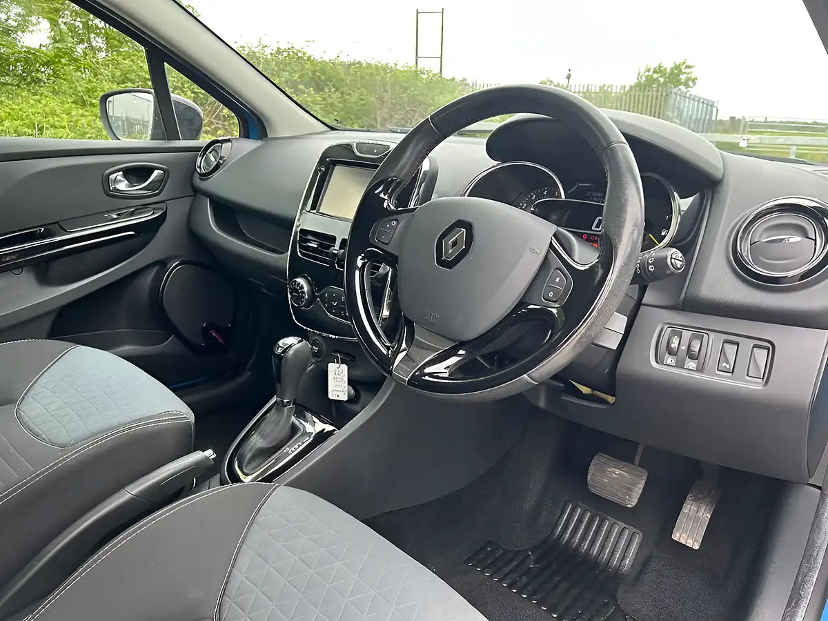 Used 2014 Renault Clio Dynamique S Medianav Blue - Interior and Exterior details 14