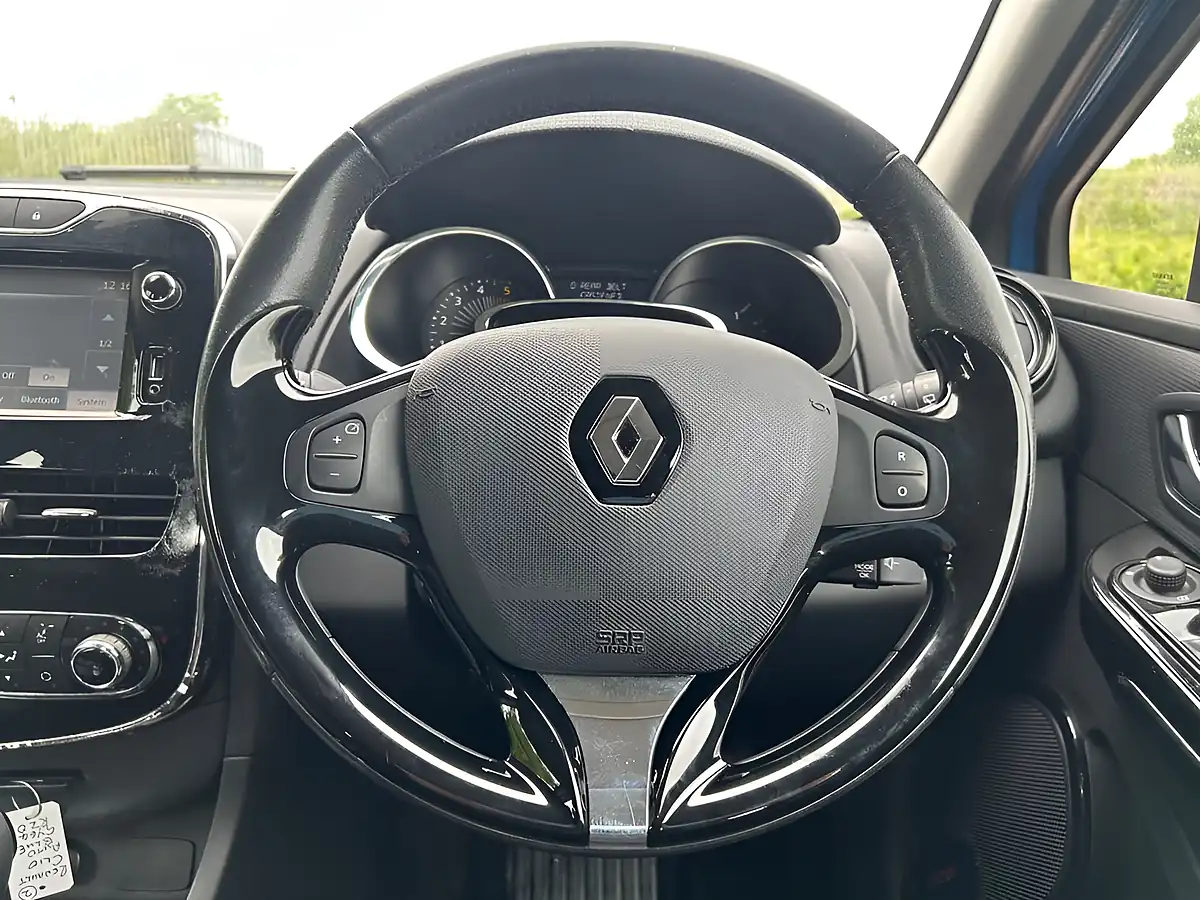 Used 2014 Renault Clio Dynamique S Medianav Blue - Interior and Exterior details 15