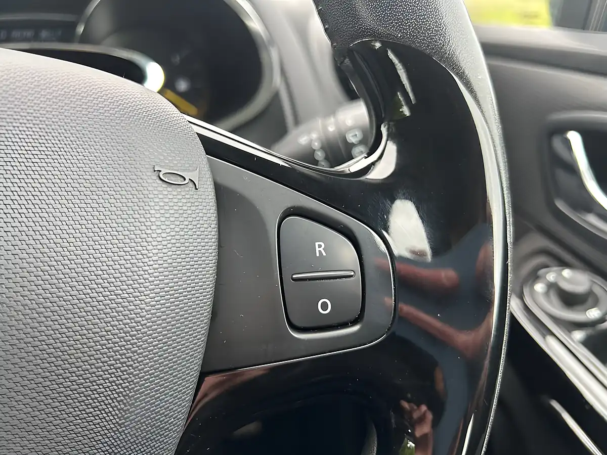 Used 2014 Renault Clio Dynamique S Medianav Blue - Interior and Exterior details 17