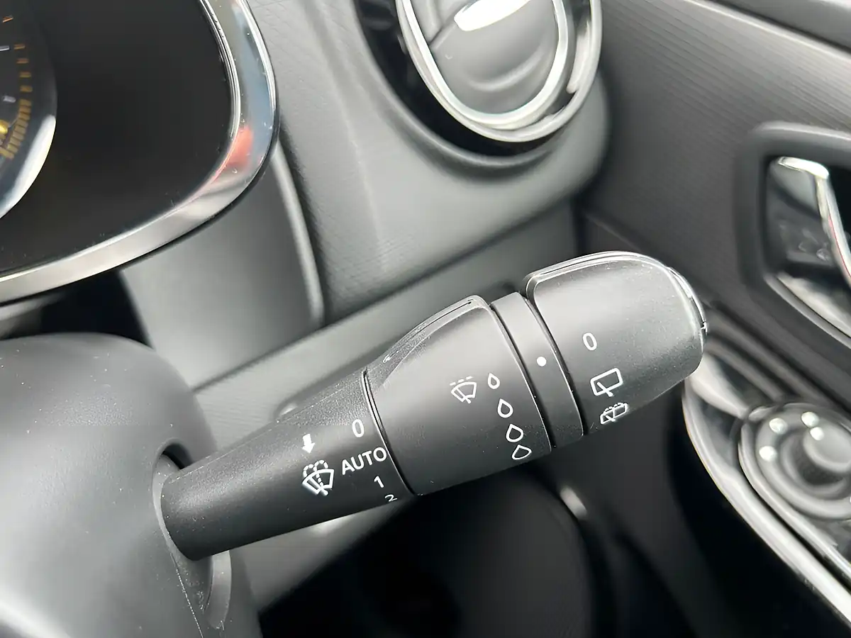 Used 2014 Renault Clio Dynamique S Medianav Blue - Interior and Exterior details 18