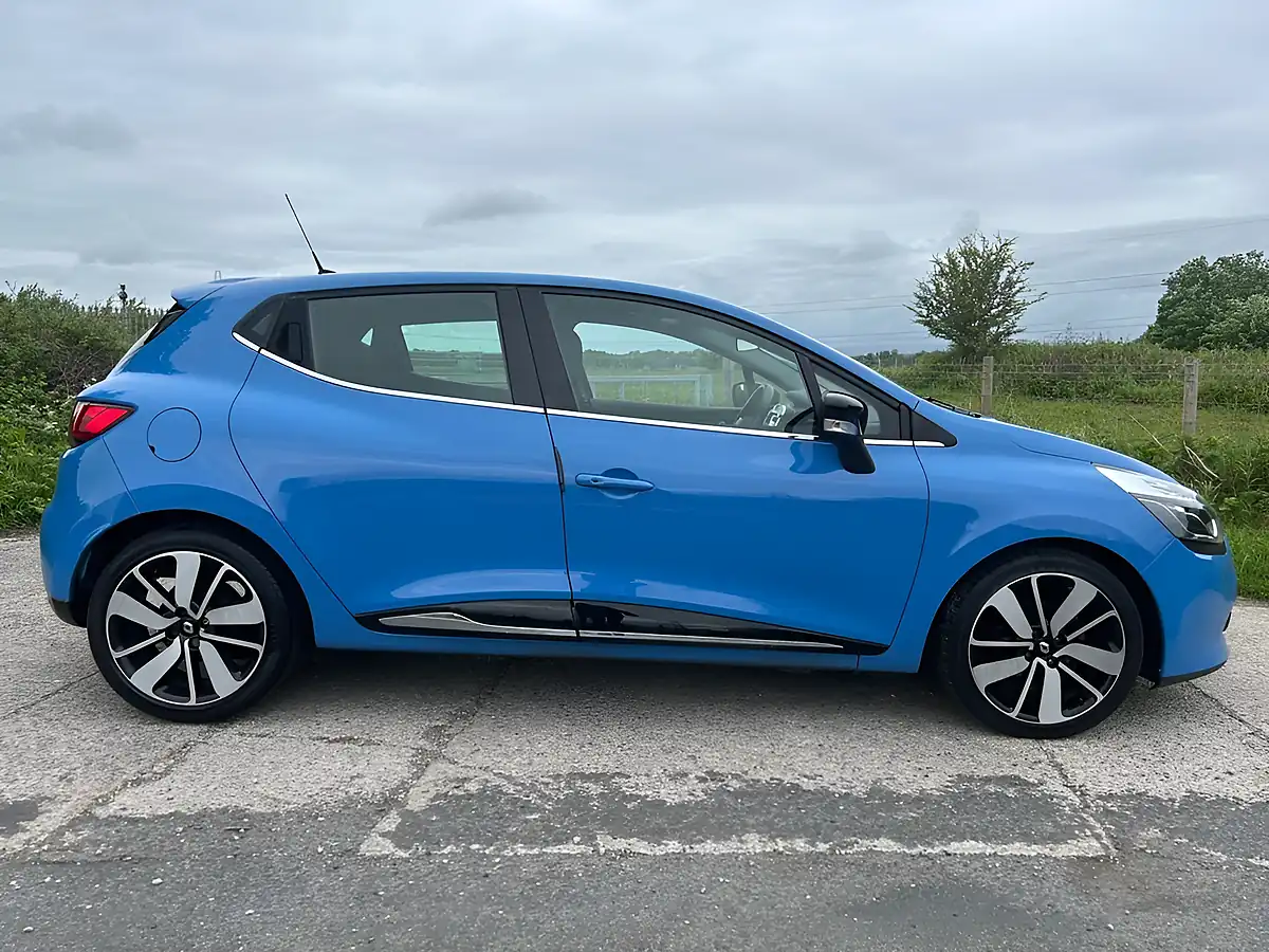 Used 2014 Renault Clio Dynamique S Medianav Blue - Interior and Exterior details 2