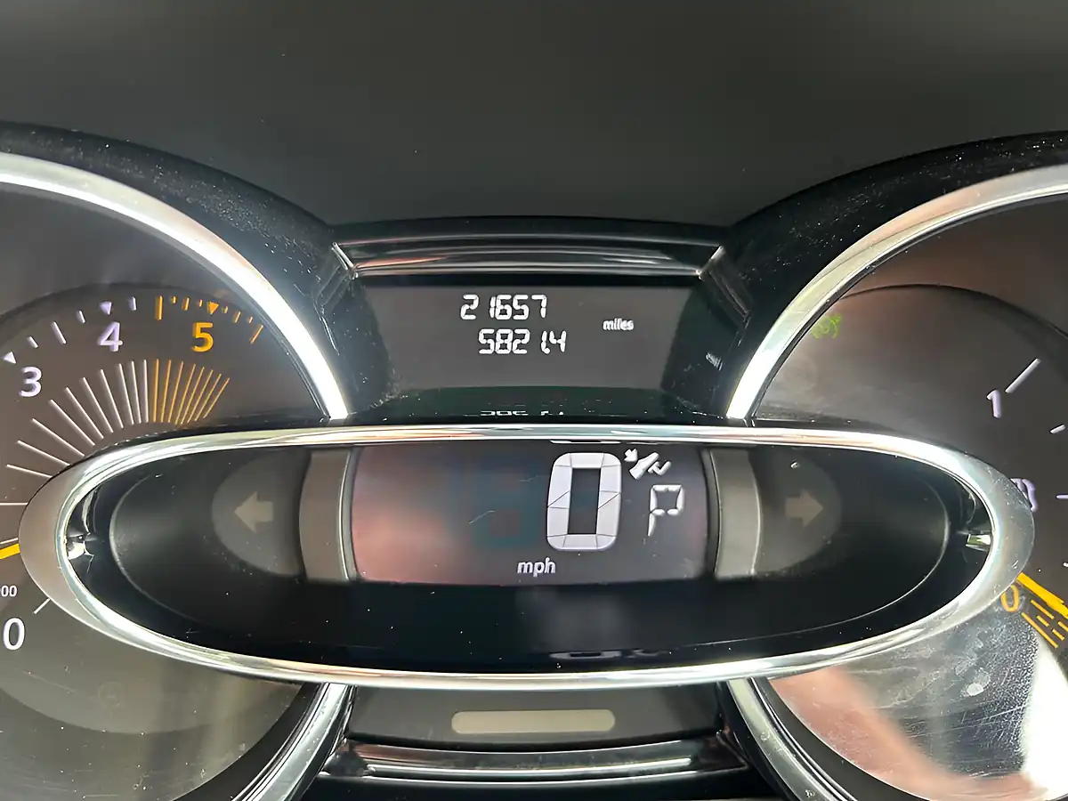 Used 2014 Renault Clio Dynamique S Medianav Blue - Interior and Exterior details 20