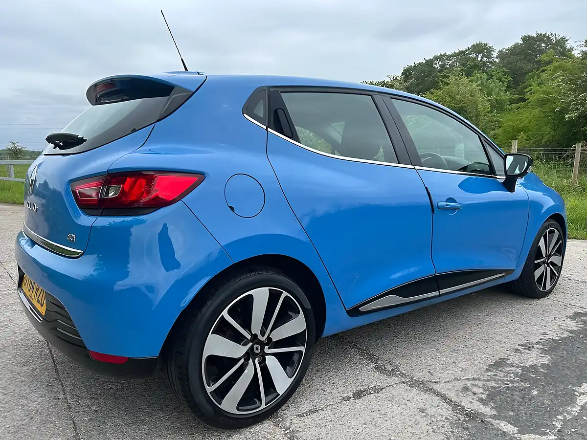 Used 2014 Renault Clio Dynamique S Medianav Blue - Interior and Exterior details 3