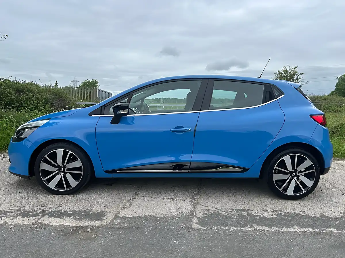 Used 2014 Renault Clio Dynamique S Medianav Blue - Interior and Exterior details 5