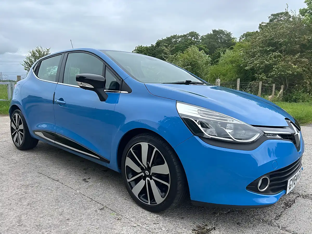 Used 2014 Renault Clio Dynamique S Medianav Blue - Interior and Exterior details 9