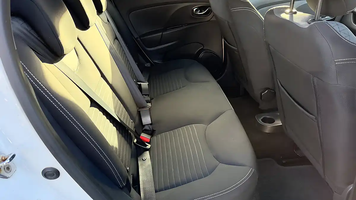 Used 2014 Renault Clio Dynamique S Medianav Glacier White - Interior and Exterior details 13