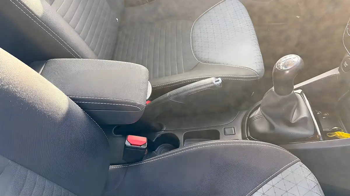 Used 2014 Renault Clio Dynamique S Medianav Glacier White - Interior and Exterior details 16