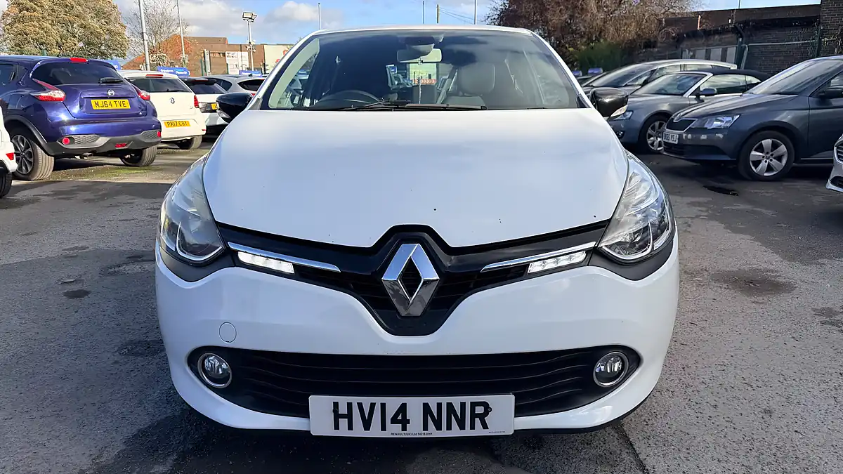 Used 2014 Renault Clio Dynamique S Medianav Glacier White - Interior and Exterior details 17