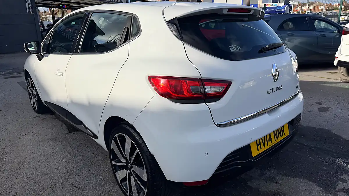 Used 2014 Renault Clio Dynamique S Medianav Glacier White - Interior and Exterior details 18