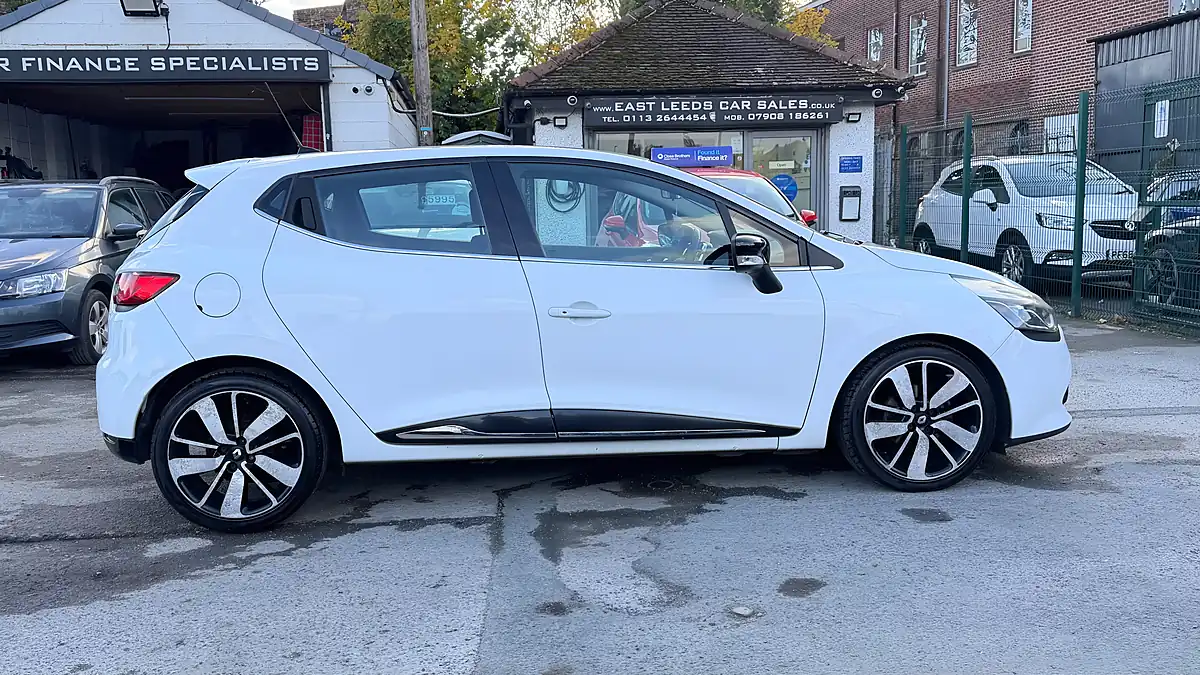 Used 2014 Renault Clio Dynamique S Medianav Glacier White - Interior and Exterior details 2