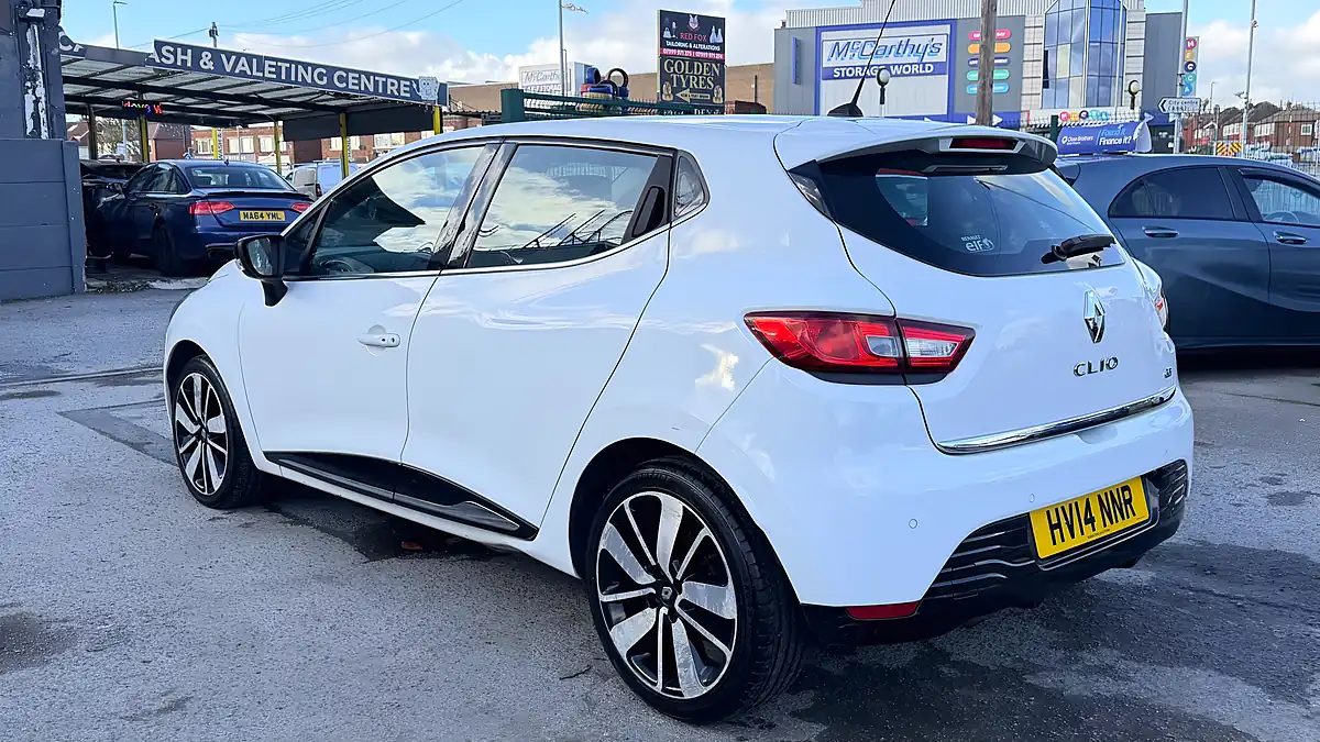 Used 2014 Renault Clio Dynamique S Medianav Glacier White - Interior and Exterior details 5