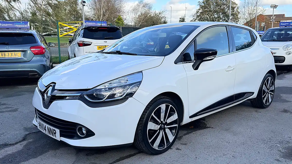 Used 2014 Renault Clio Dynamique S Medianav Glacier White - Interior and Exterior details 7