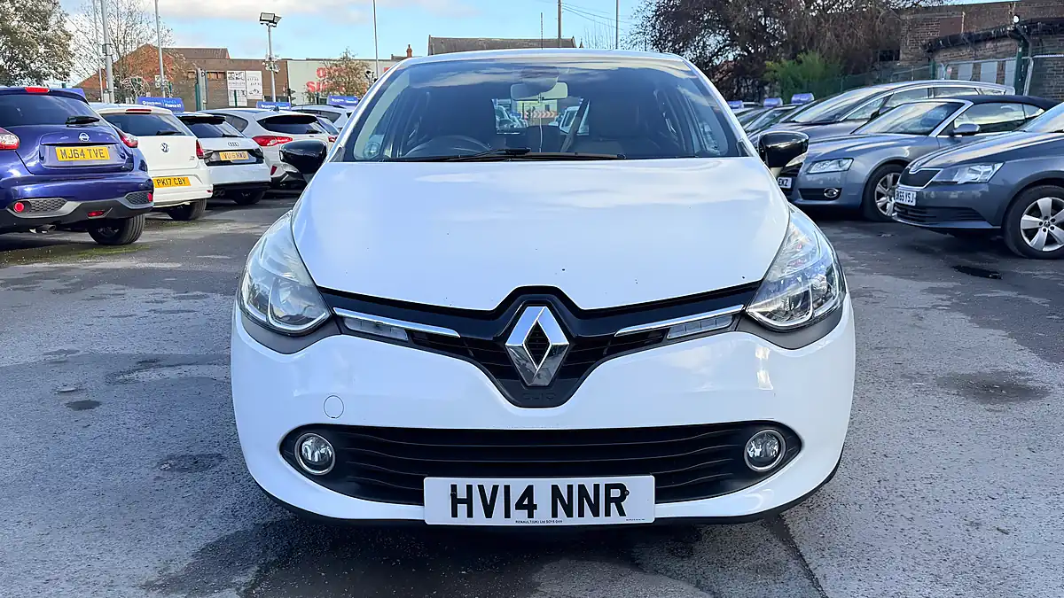 Used 2014 Renault Clio Dynamique S Medianav Glacier White - Interior and Exterior details 8