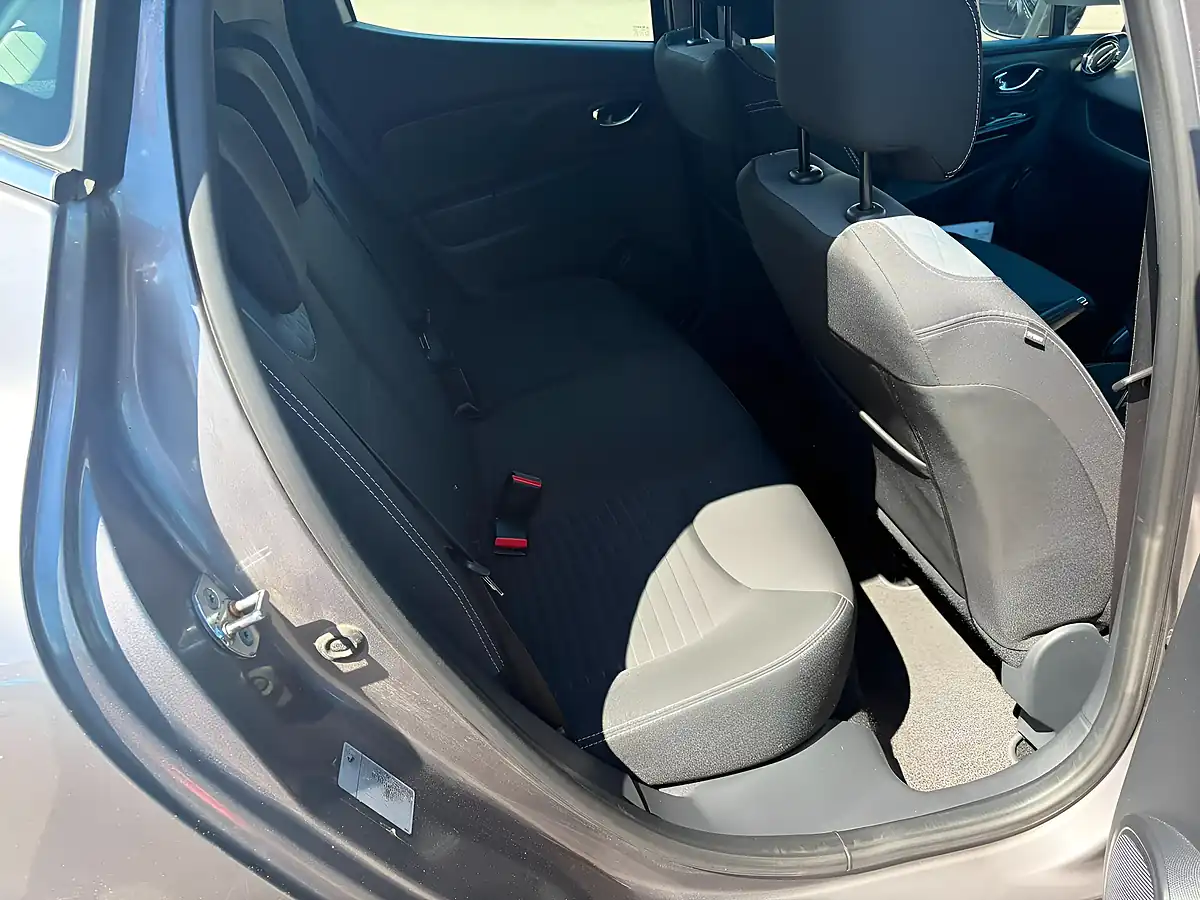 Used 2014 Renault Clio Dynamique S Medianav Grey - Interior and Exterior details 11