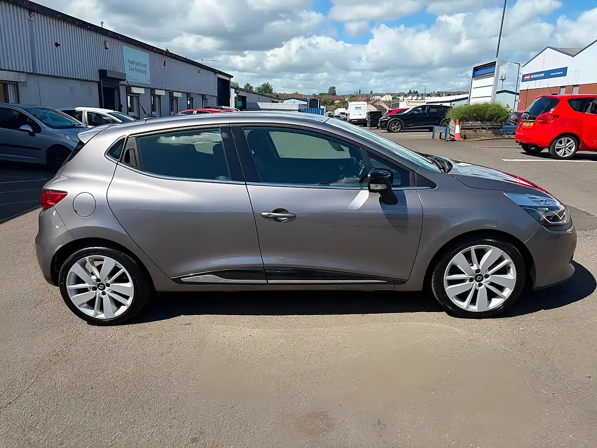 Used 2014 Renault Clio Dynamique S Medianav Grey - Interior and Exterior details 6