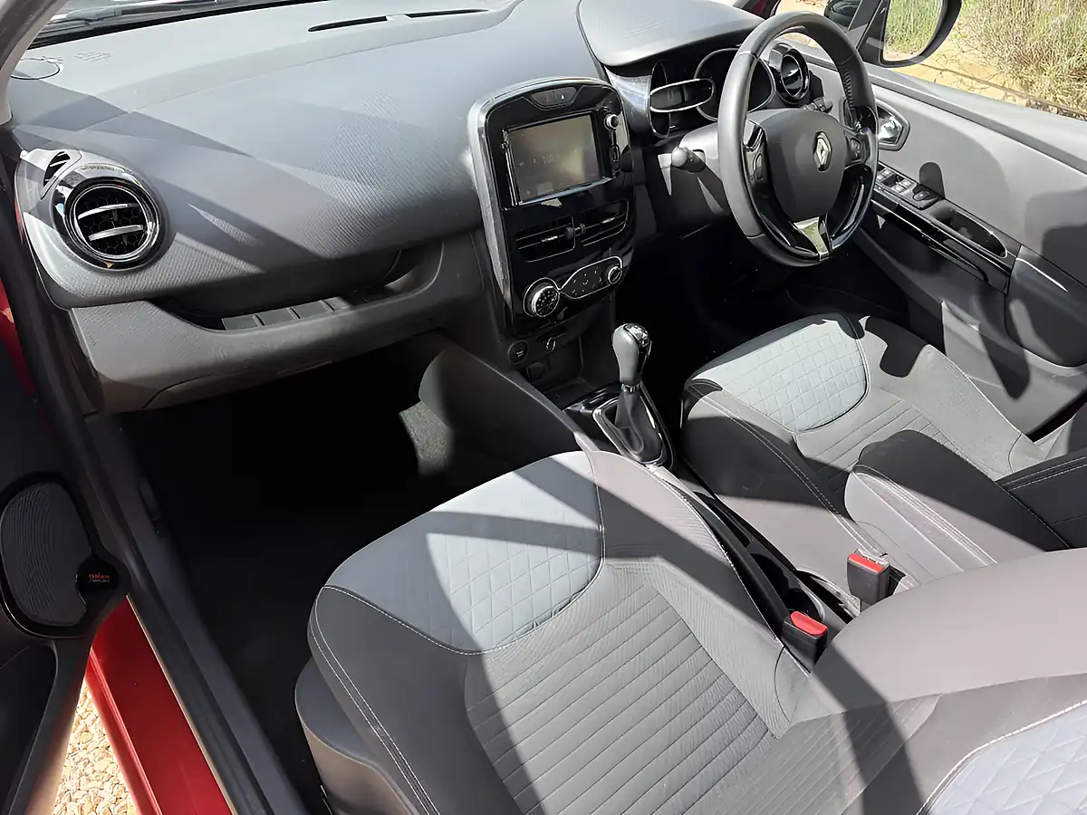 Used 2014 Renault Clio Dynamique S Medianav Pearl Red Metallic - Interior and Exterior details 10