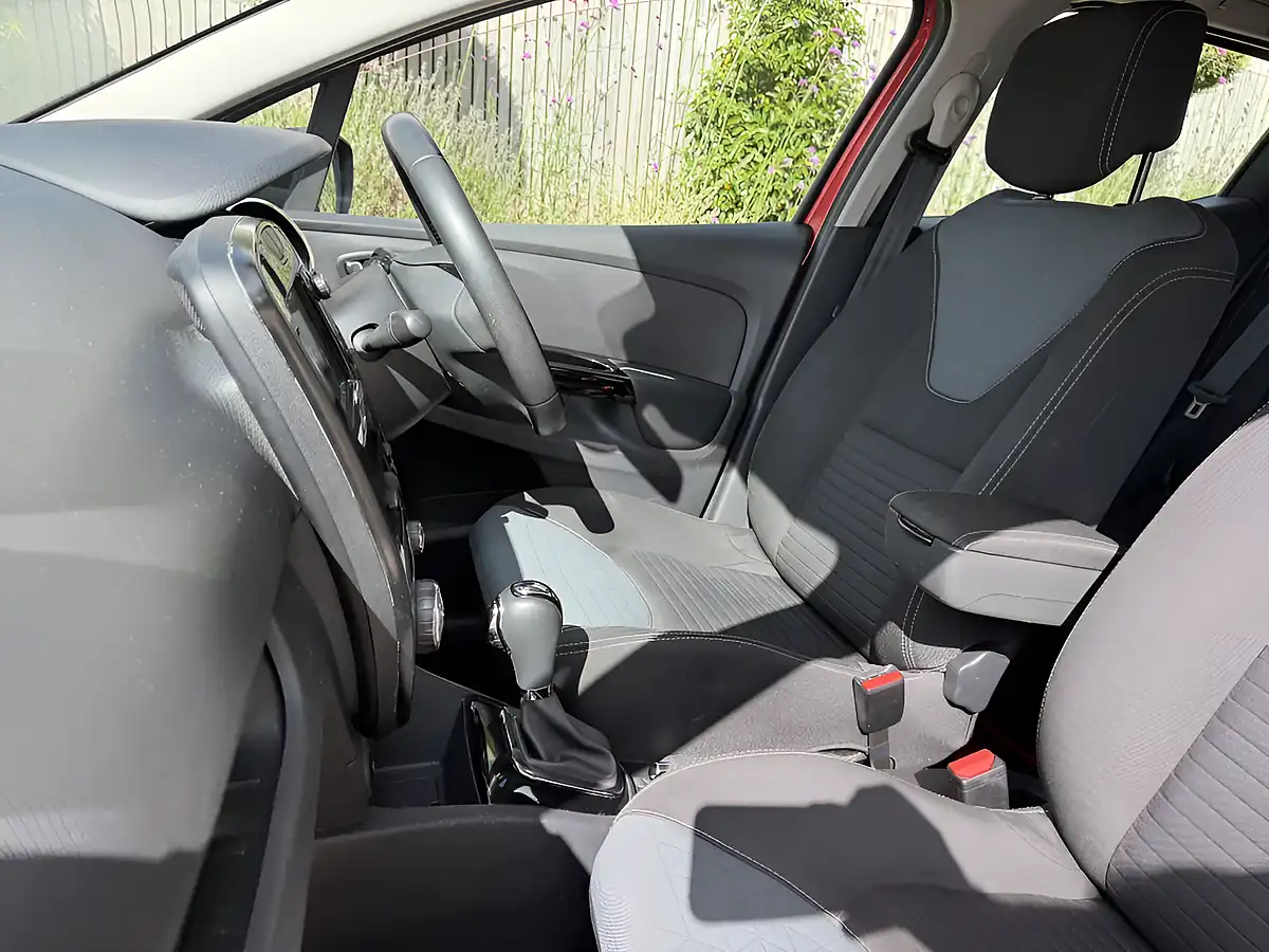 Used 2014 Renault Clio Dynamique S Medianav Pearl Red Metallic - Interior and Exterior details 11