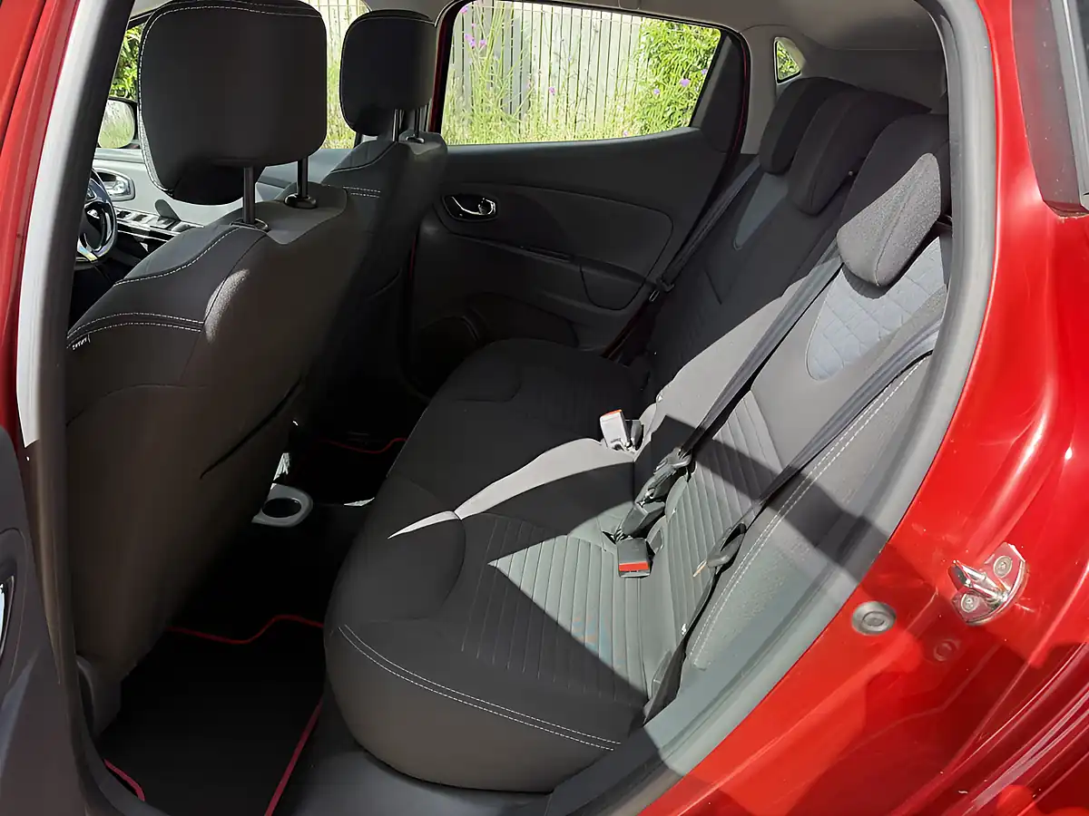 Used 2014 Renault Clio Dynamique S Medianav Pearl Red Metallic - Interior and Exterior details 12