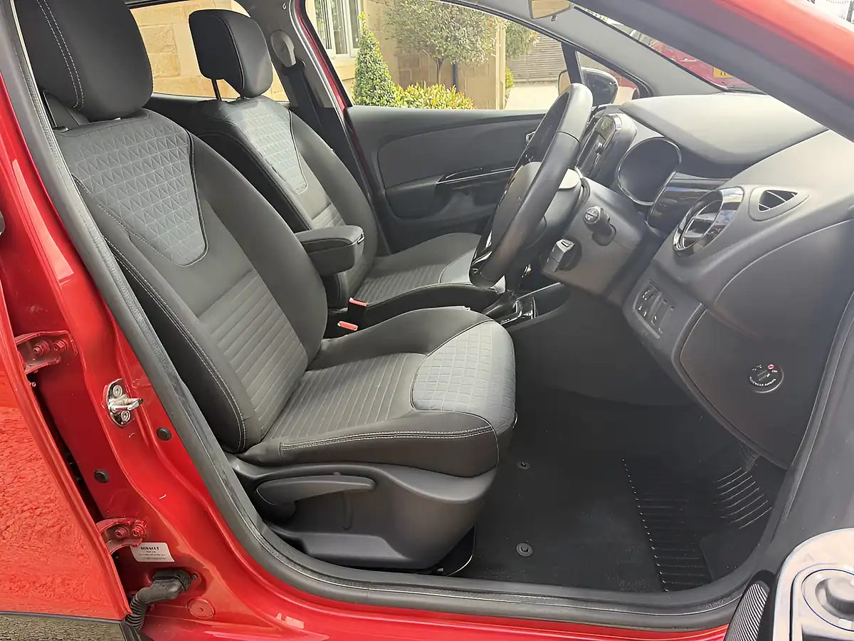 Used 2014 Renault Clio Dynamique S Medianav Pearl Red Metallic - Interior and Exterior details 13
