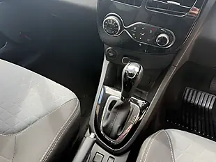 Used 2014 Renault Clio Dynamique S Medianav Pearl Red Metallic - Interior and Exterior details 14